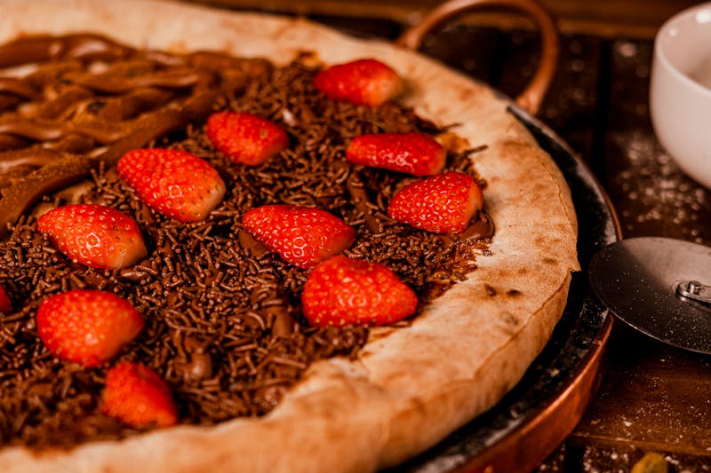 Cinnamon dessert pizza with sweet toppings